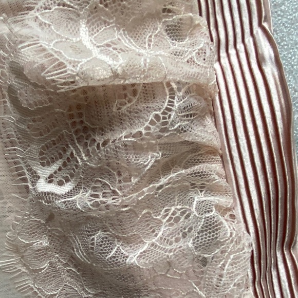 Luxe Lace Plunge Bodysuit - Blush - Picture 5 of 6